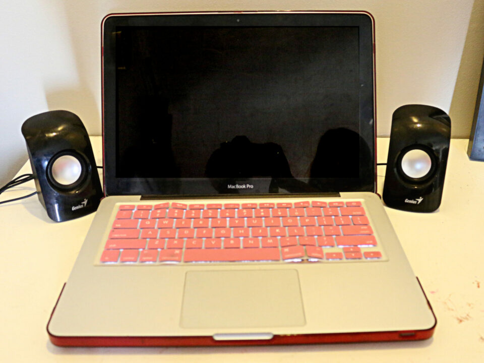 4-Cara-Memperbesar-Suara-Laptop-Windows-10-yang-Kecil-Speaker-scaled